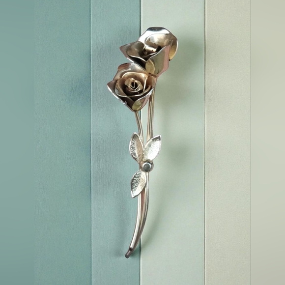 Vintage Jewelry - 🌹 Vintage 1940s Coro Pegasus Large Roses Brooch